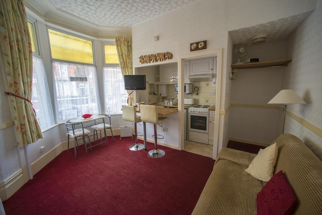 Lyndale Holiday Flats Blackpool Exterior photo